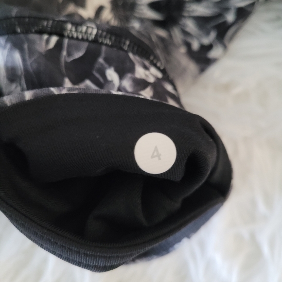 Lululemon Floral Leggings size 4 - Picture 4 of 5